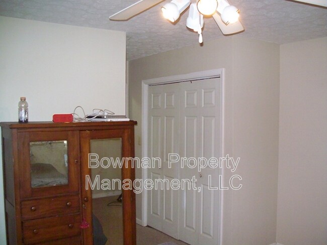 Building Photo - 132 Oxford Ct