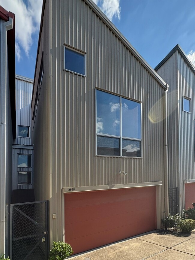 Building Photo - 2918 Commerce St