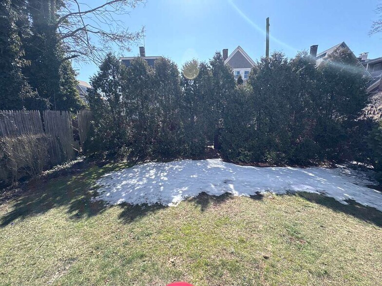 Building Photo - 64 Stanley St