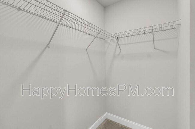 Building Photo - 523 Green Fern Dr