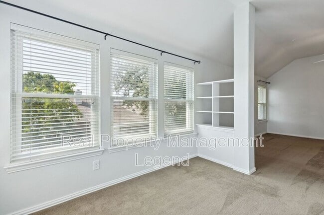 Building Photo - 1805 Sumac Dr