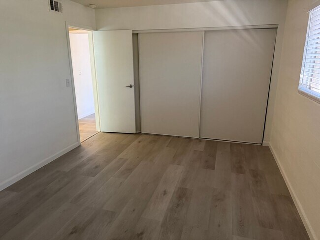 Building Photo - 2 Bedroom 1 Bath In Central Las Vegas