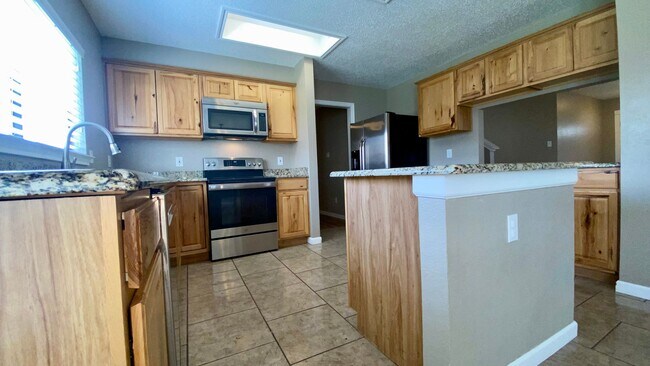 Building Photo - Beautiful Home in Established Neighborhood