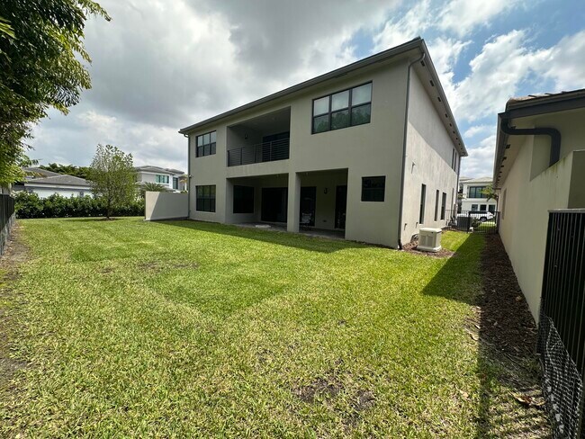 Building Photo - 17081 Five Waters Ave