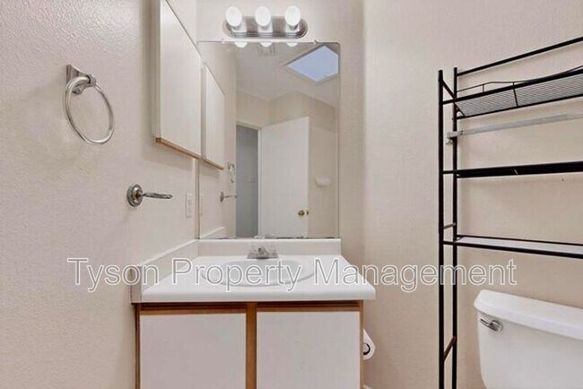 Building Photo - 3013 Taos Meadows Dr NE