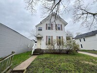 Building Photo - Two Bedroom Upper Unit on SW Side!