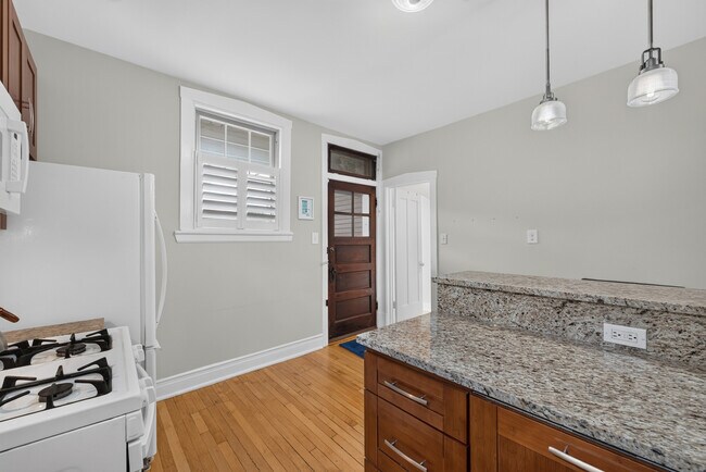 Building Photo - 414 S Harvey Ave