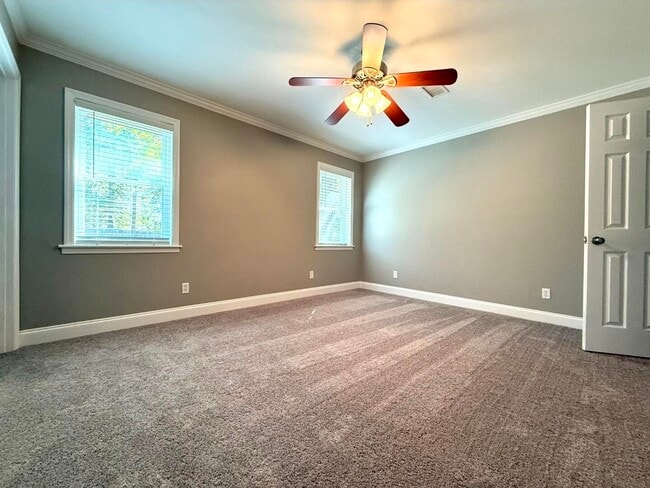 Building Photo - 223 Westmont Dr