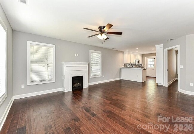 Building Photo - 704 N Main St