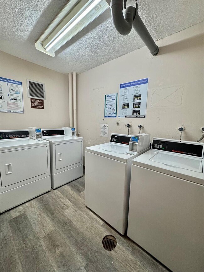 Building Photo - 1 bedroom in North Miami Beach FL 33179