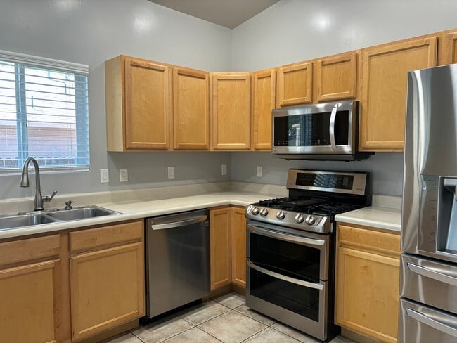 Building Photo - Gorgeous Flagstaff Rental