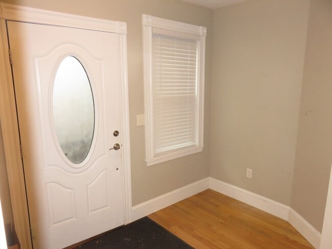 Building Photo - 192 Willow St