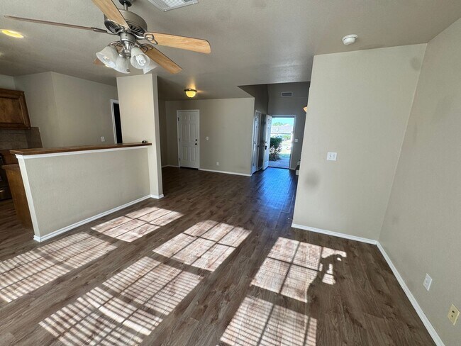 Building Photo - 2917 Creekside Dr