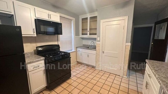 Building Photo - 5044 Pernod Ave