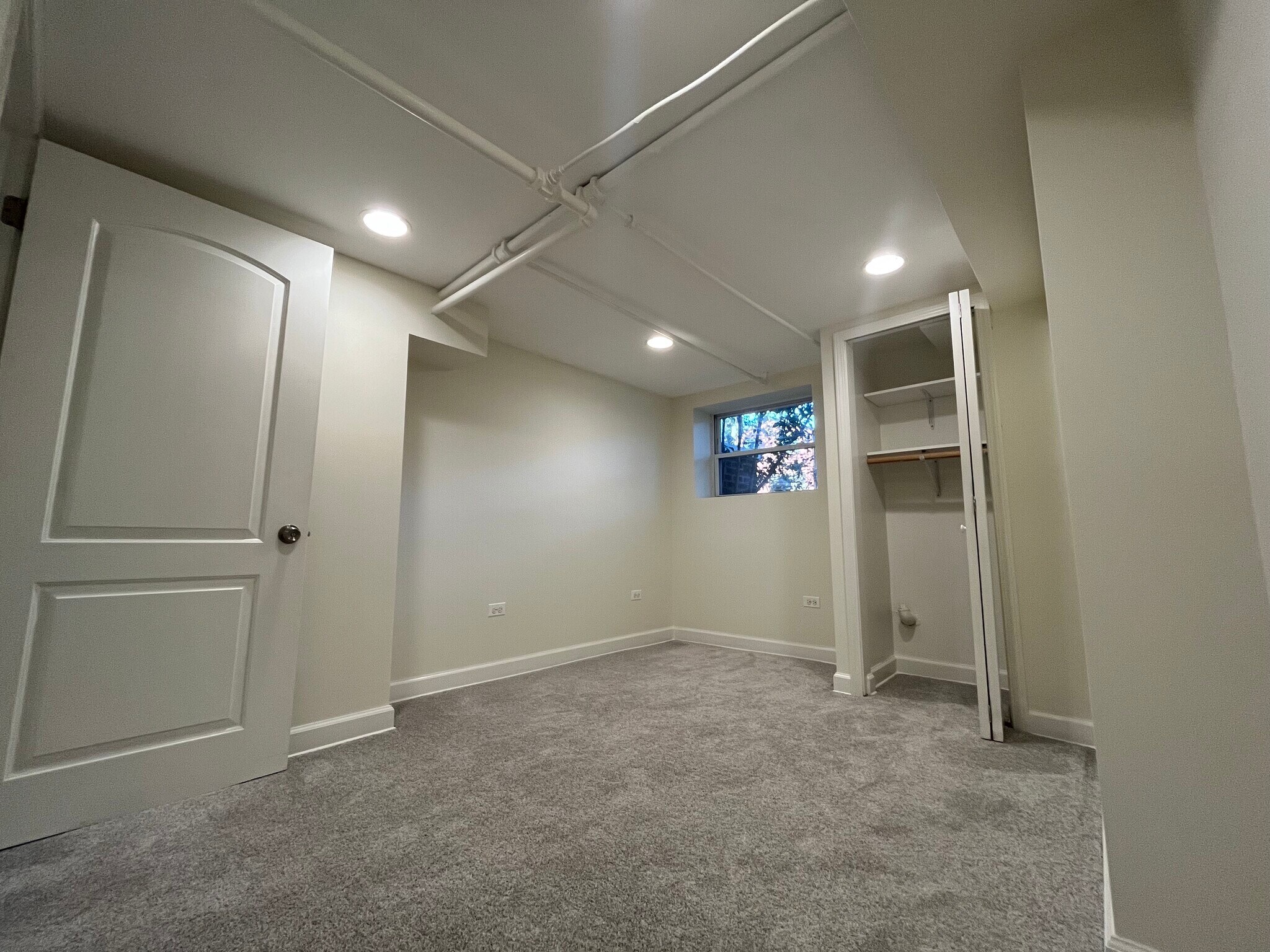 Building Photo - 3424 N Hamlin Ave