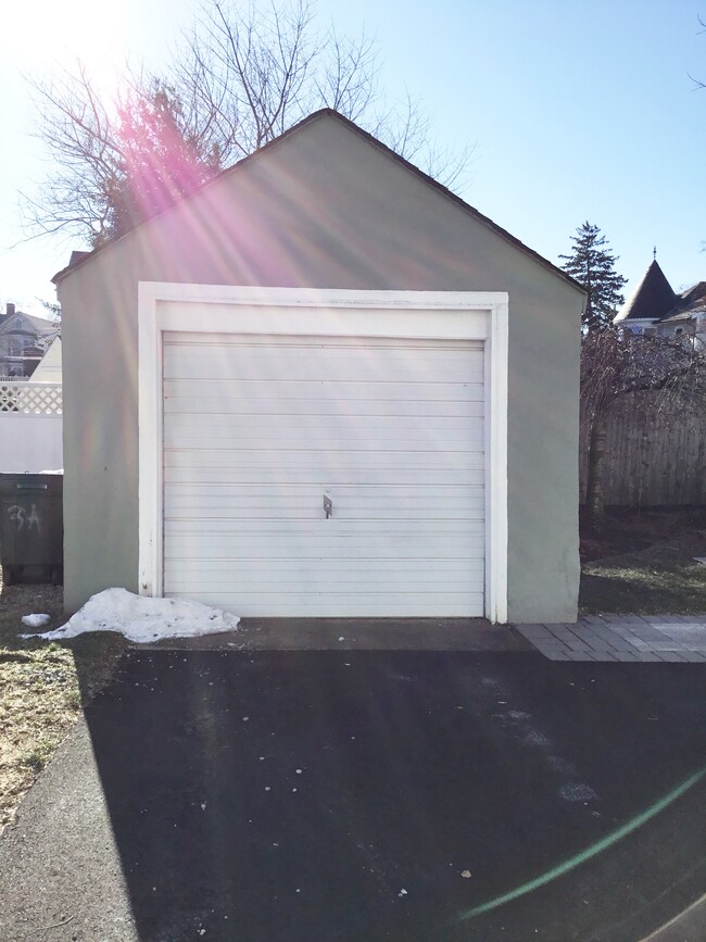 Garage - 37 Waverly Pl