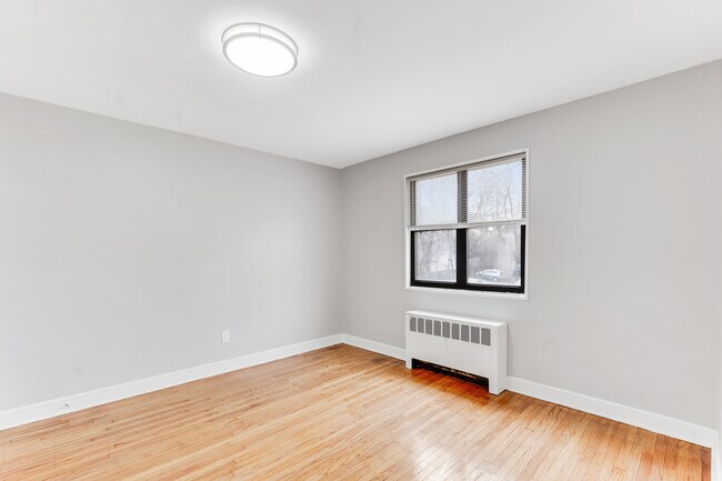 Building Photo - 121 Forest Ave