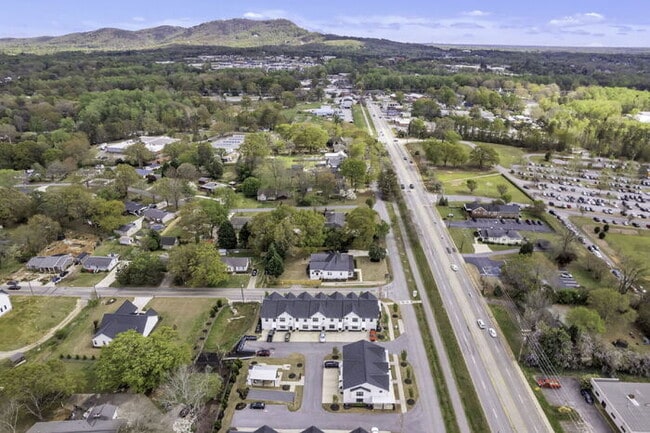 Building Photo - Modern 2BD, 2.5BA Townhouse with Large Loft in Travelers Rest
