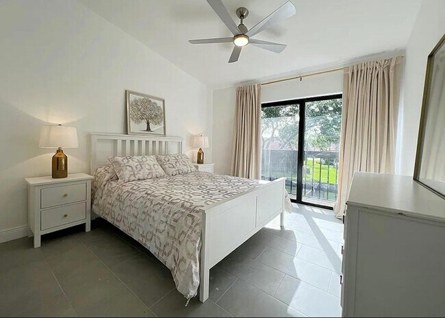 Building Photo - 819 Windermere Way