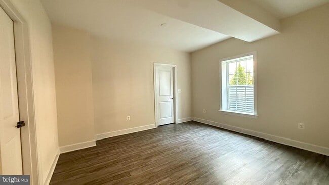 Building Photo - 7621 Leonard Dr