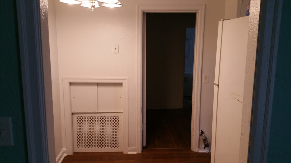 Building Photo - 224 S Park St