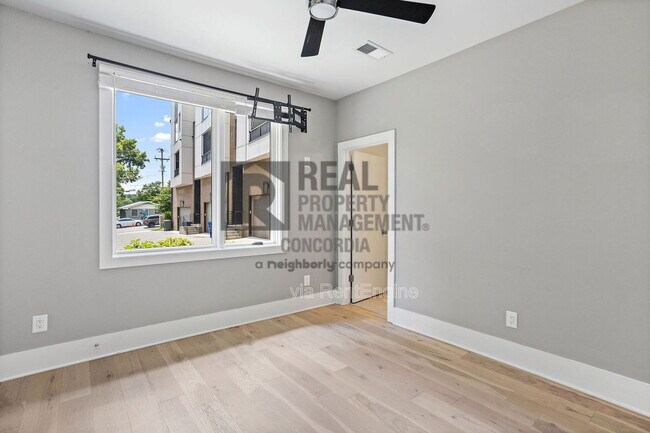 Building Photo - 1242 2nd Ave S