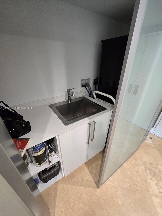 Building Photo - 11113 Biscayne Blvd