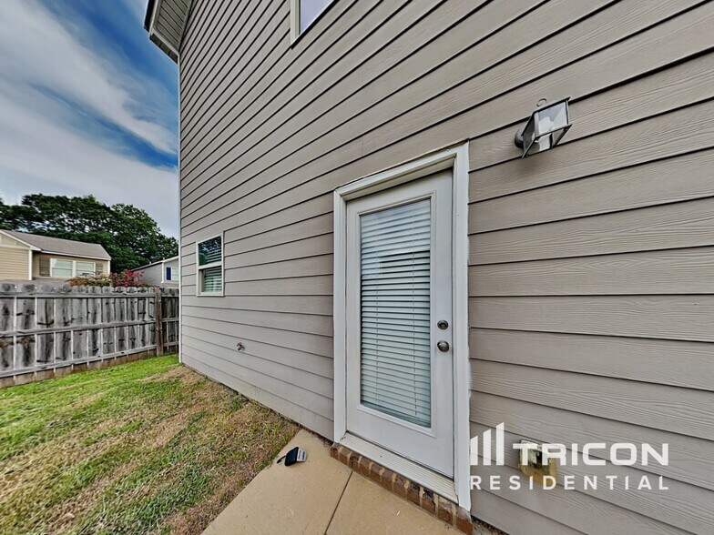Building Photo - 10 Longleaf Cir