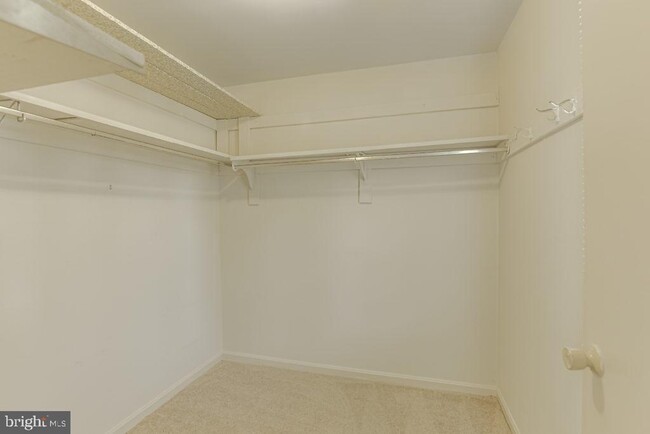 Building Photo - 3025 Ellenwood Dr