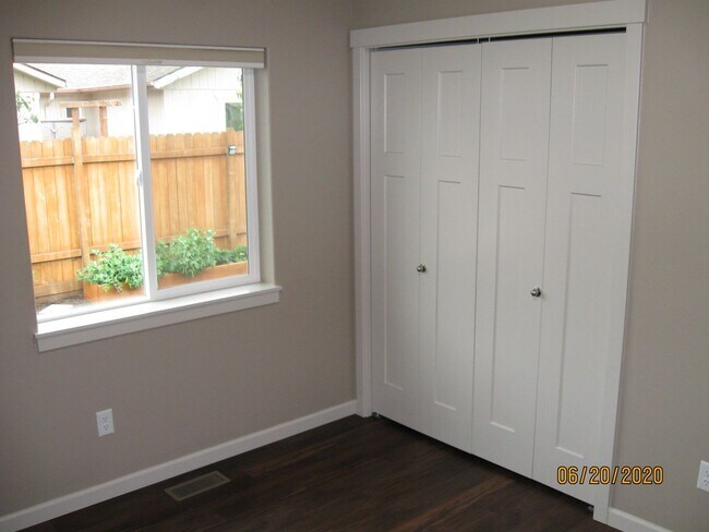 Building Photo - Must See 3 Bedroom with Fenced Yard!