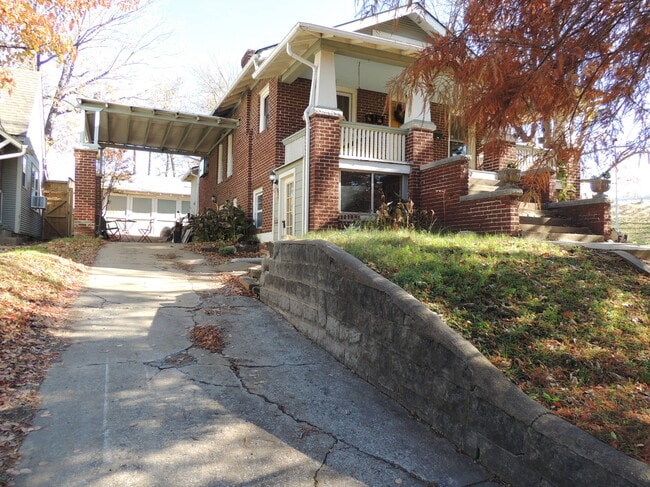 Building Photo - 1319 S St Louis Ave