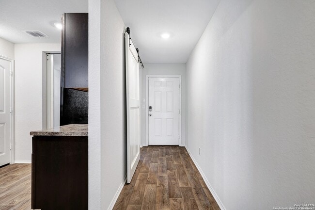 Building Photo - 2850 Lindenwood Run