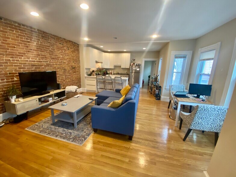 Primary Photo - 18 Chandler St