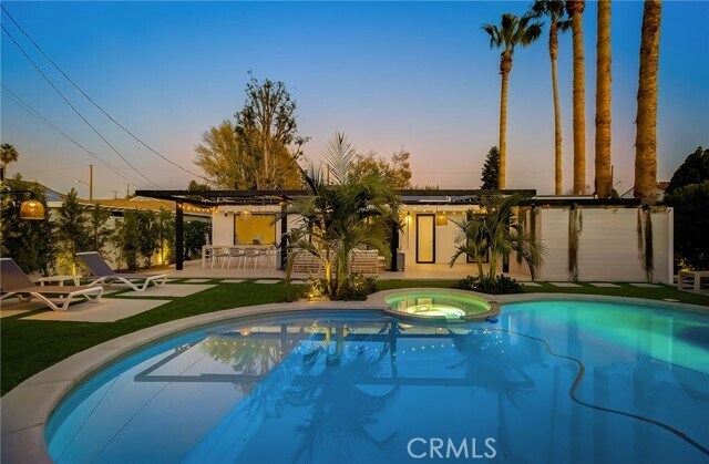 Building Photo - 8161 Encino Ave