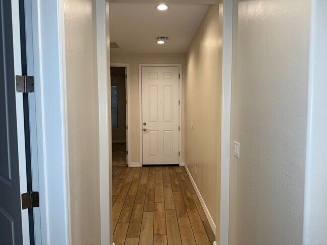 Building Photo - 1673 N St Francis Pl