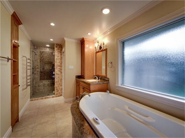 Building Photo - 4517 Tonawanda Dr