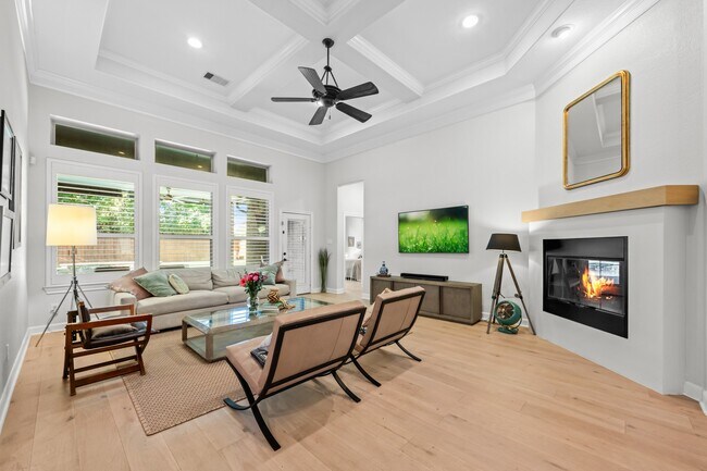 Building Photo - 27 Fury Ranch Pl