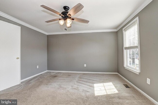 Building Photo - 41 Battersea Bridge Ct