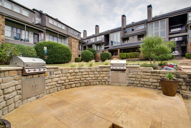 Building Photo - 5201 Thistle Dr