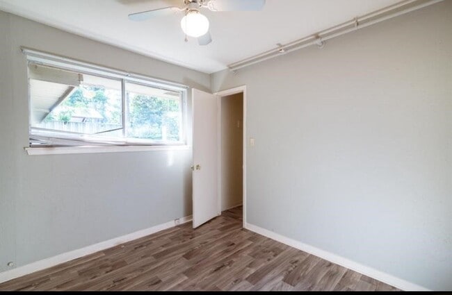 Building Photo - 7621 Gleason Rd