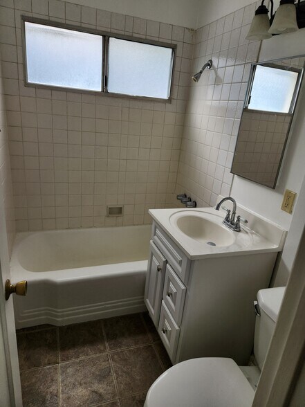 Bathroom - 14460 Dickens St