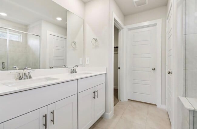 Building Photo - 1900 Velvet Oak Ln