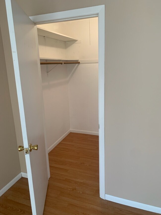 Building Photo - 239 Northway Park Rd