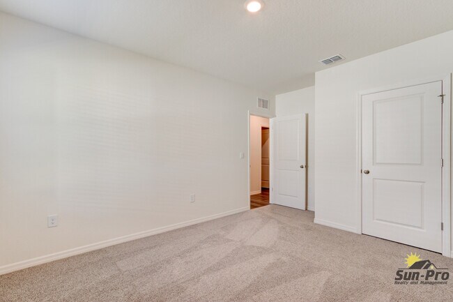 Building Photo - 4240 Acoma Dr