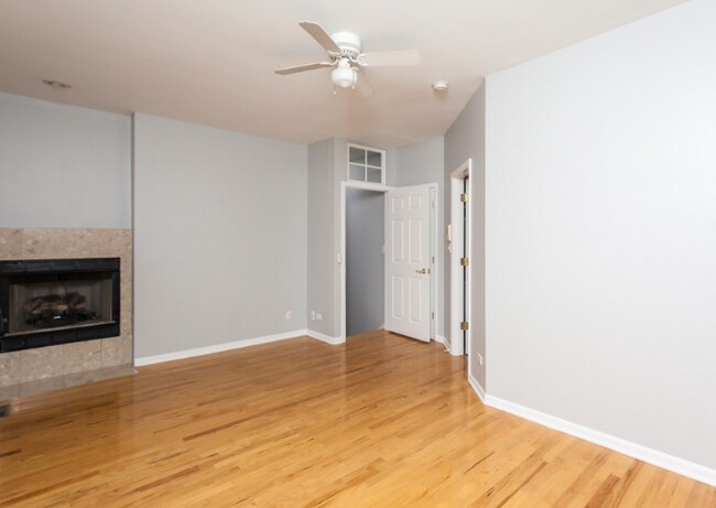 Building Photo - 2427 N Clybourn Ave