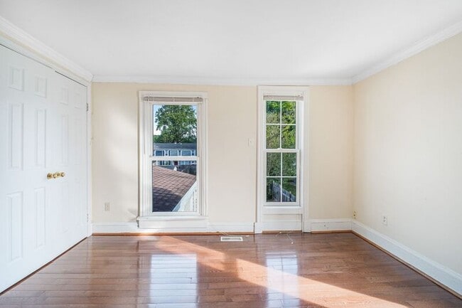 Building Photo - 307 Hawke St