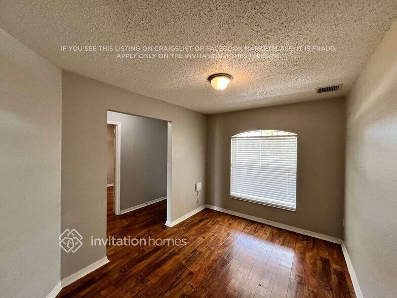 Building Photo - 1080 SW McCoy Ave