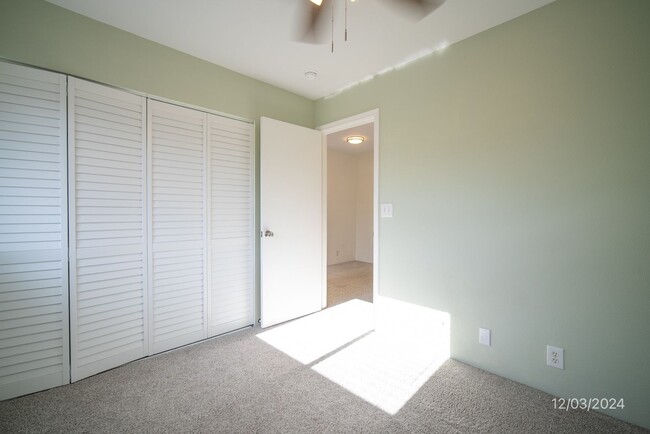 Building Photo - 3 Bed 2.5 Bath Townhome in Woodcreek