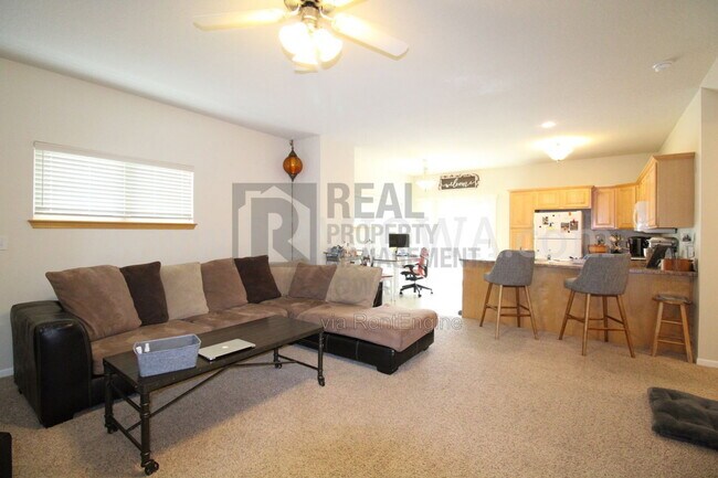 Building Photo - 1617 SW White Birch Cir