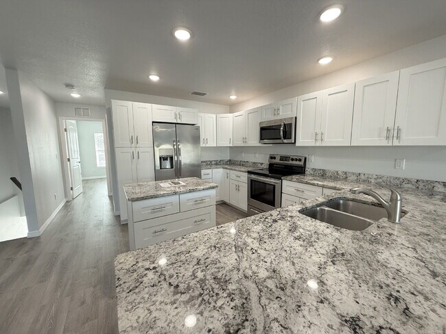 Building Photo - Waterfront 3 bedroom townhome with dock!